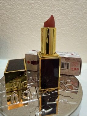 LA PRÉDIRÉ PRESTIGE PARIS Secret Rose Shiny Lipstick